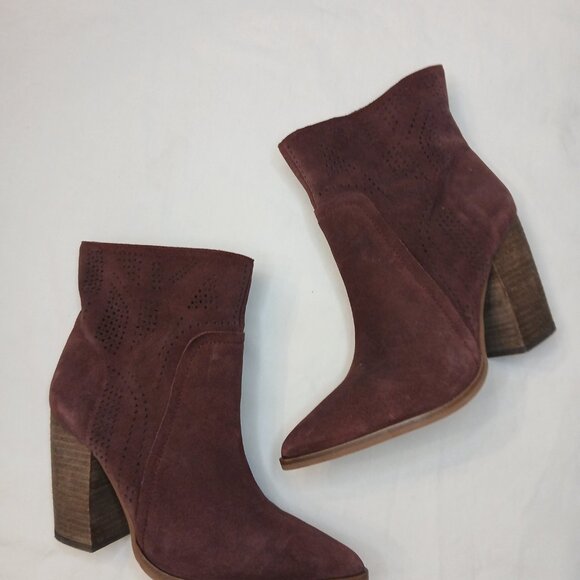 Nordstrom Rack- Vince Camuto Catheryna Leather Pointed Toe Ankle Bootie sz 7 - Picture 2 of 11